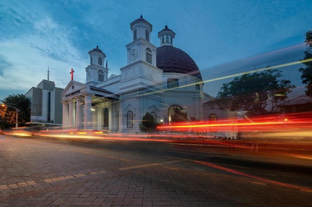New Mira Hotel Semarang Eksteriør billede